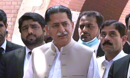pml-n-leader-javed-latif-arrested-from-lahore-court-in-anti-pakistan-remarks-case