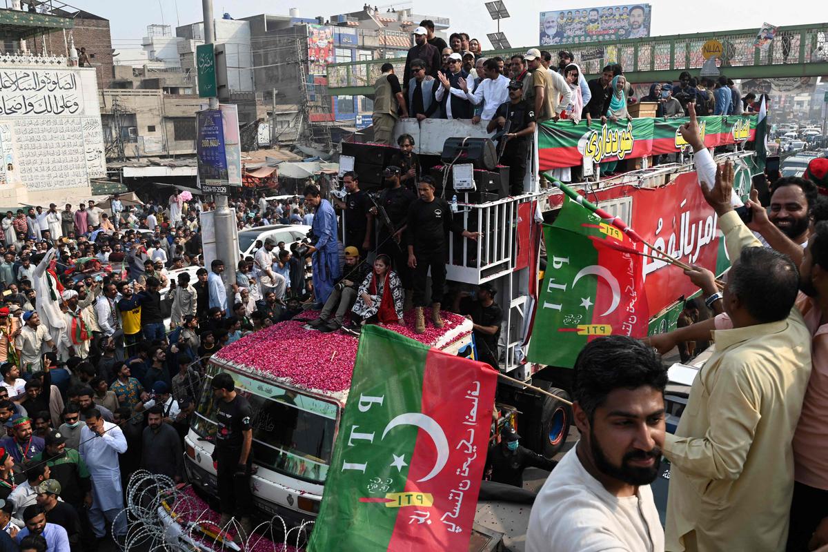 pti-long-march-firing-reported-near-imran-khan-s-container