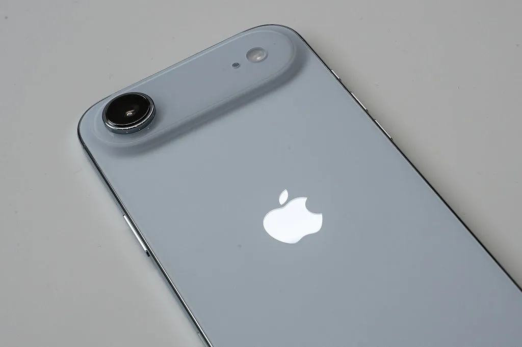 researchers-discover-iphone-spyware-that-can-infiltrate-millions-of-devices