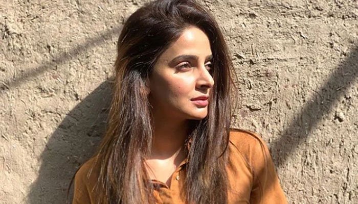 saba-qamar-gushes-over-pals-for-making-birthday-night-of-my-dreams