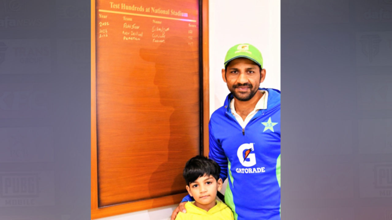 sarfaraz-writes-his-name-on-the-honours-board
