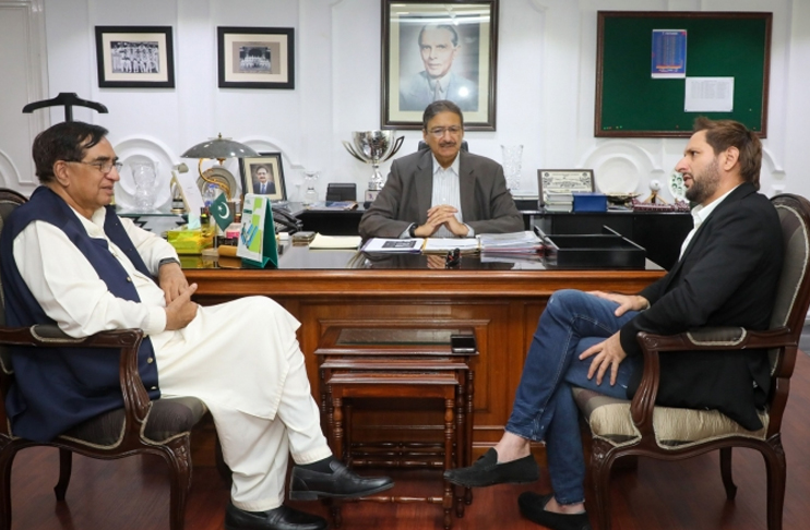 shahid-afridi-meets-pcb-head-zaka-ashraf