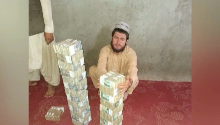 taliban-find-3b-pakistani-rupees-at-check-posts-snatched-from-afghan-forces