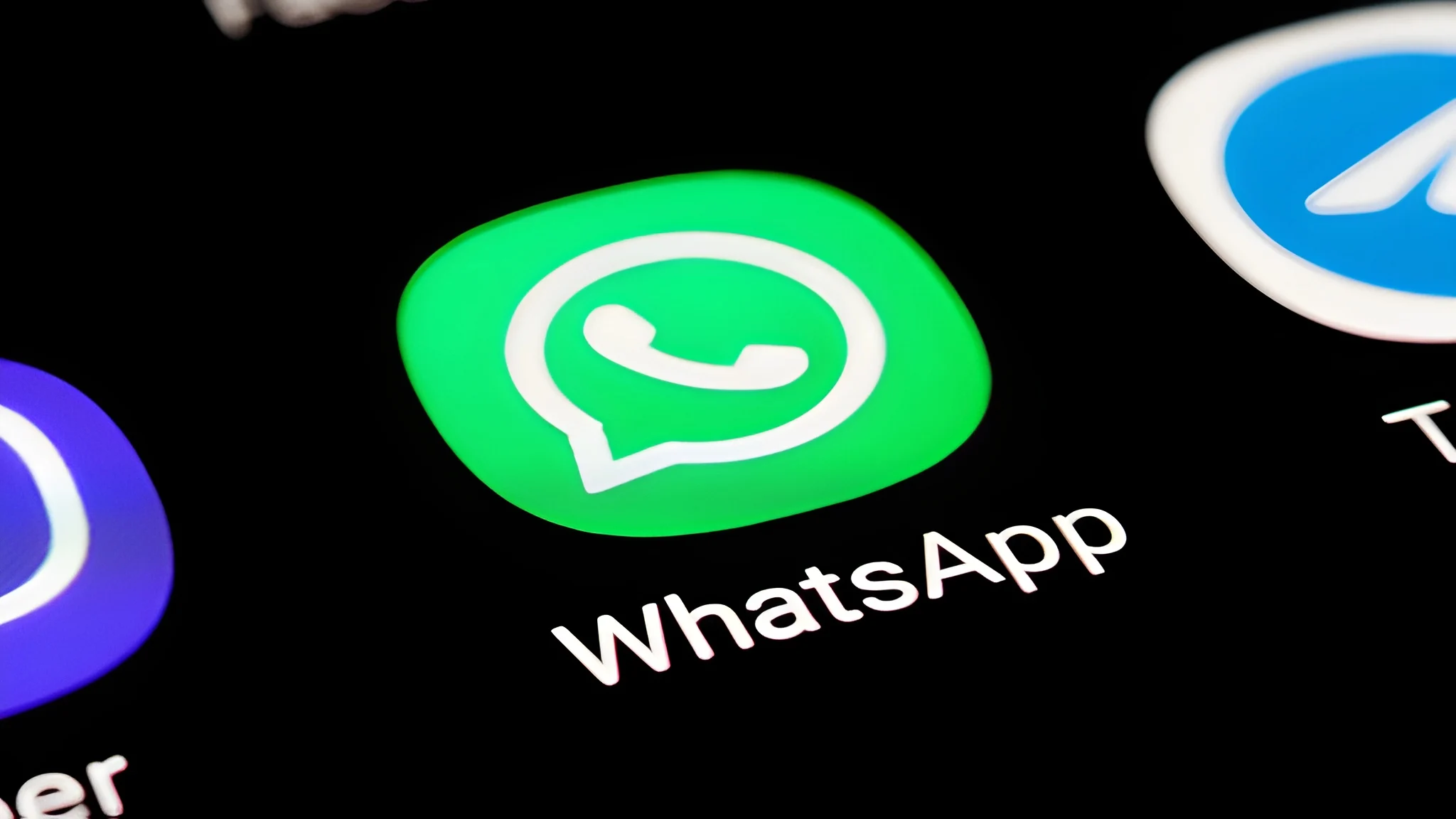 whatsapp-tests-animated-chat-wallpapers-in-new-update