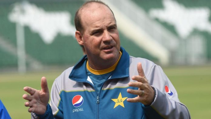 mickey-arthur-grant-flower-reach-pakistan