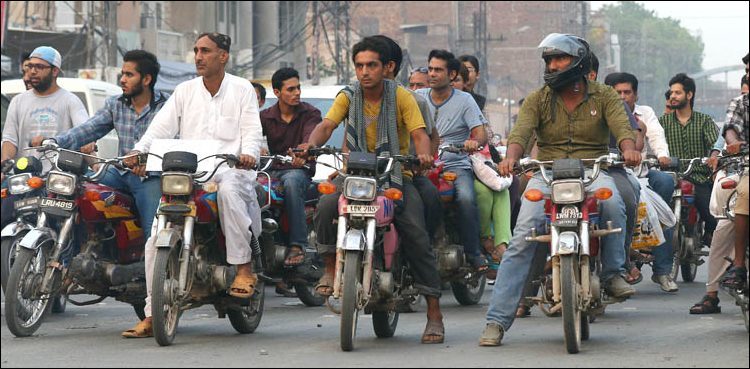 road-safety-no-fuel-for-peshawar-bikers-without-helmets