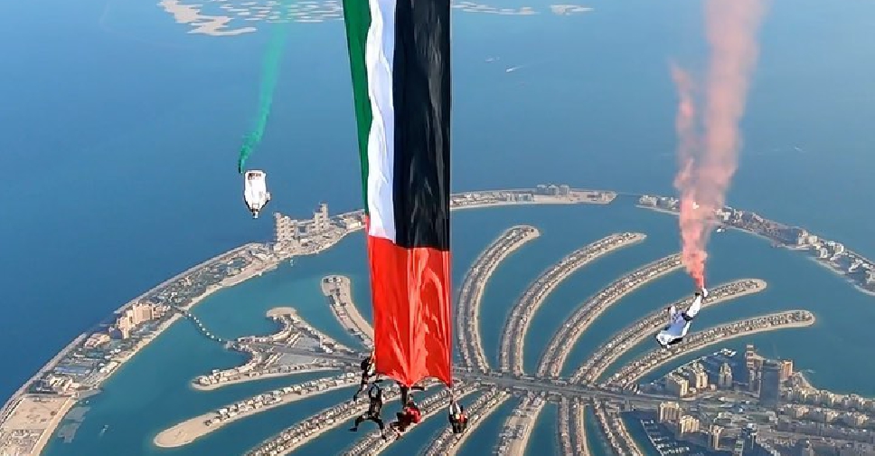 uae-marks-the-national-day-with-the-world-record-for-the-largest-flag-flown-in-free-fall