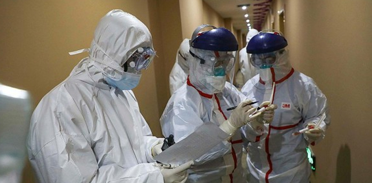 quarantined-passengers-disembark-the-ship-in-japan-new-china-coronavirus-cases-fall