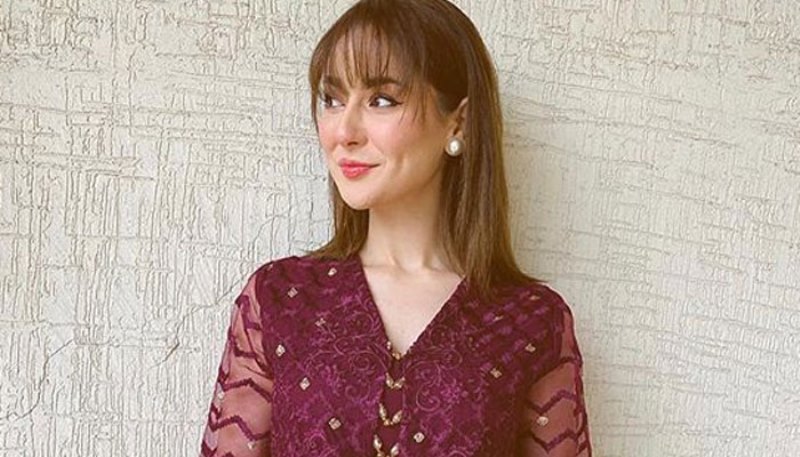 hania-aamir-breaks-down-after-reading-hateful-comments